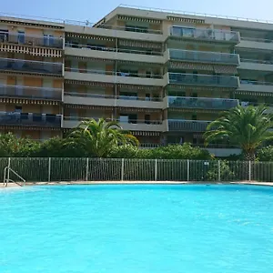 Appartement Plage, Entier , Piscine,parking,plage à 200m, Fréjus